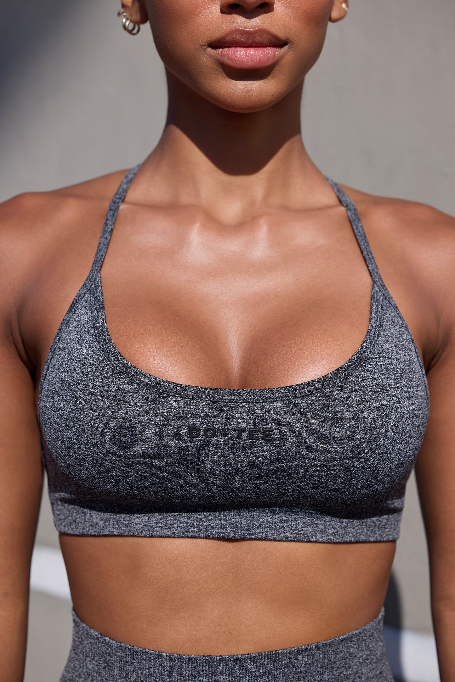 Movement - Super Sculpt Seamless Open Back Sports Bra in Marl Black
