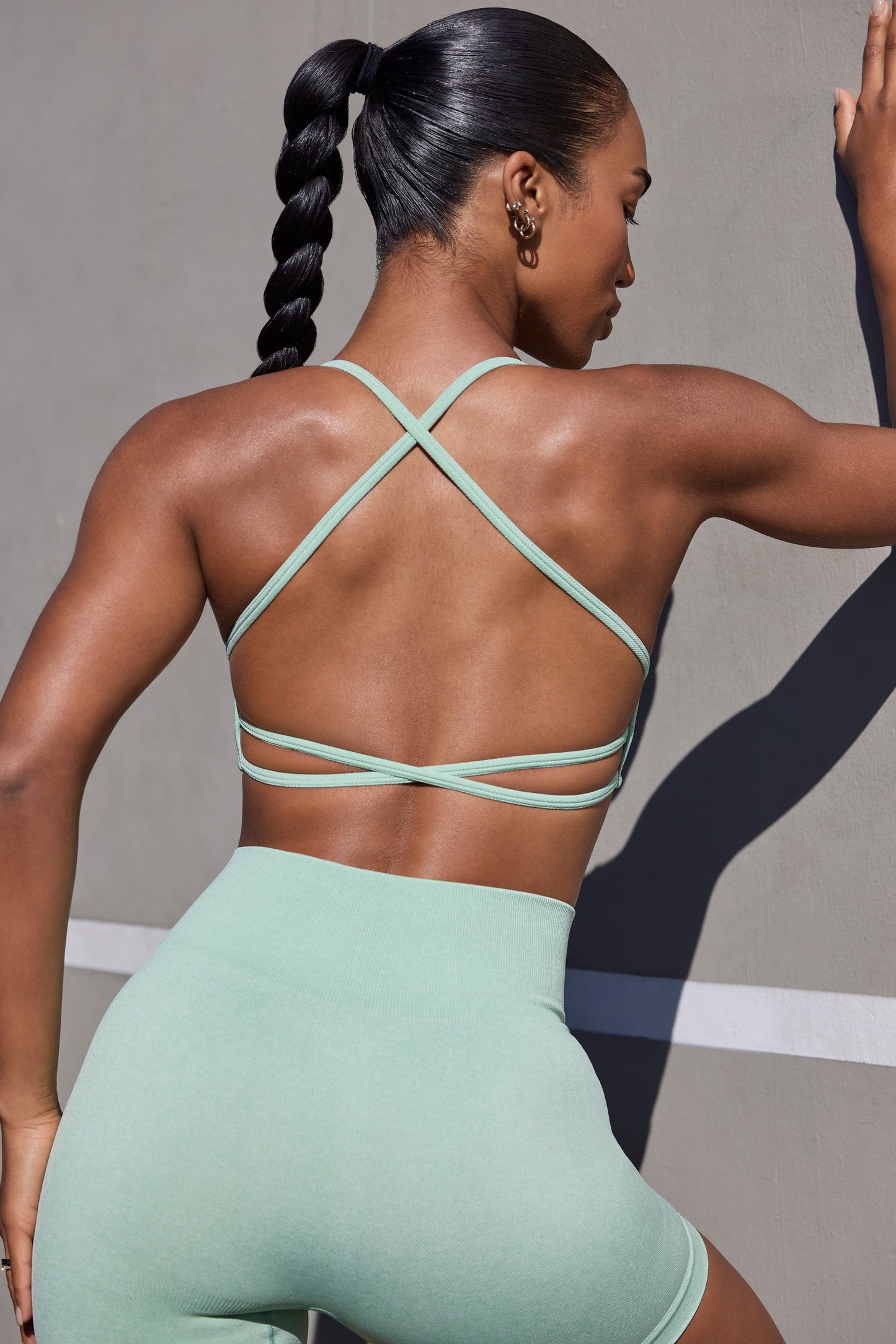 Movement - Super Sculpt Seamless Open Back Sports Bra in Pistachio